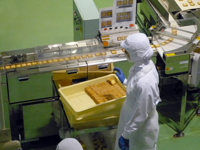 boutique-BARGEMON-min_japan_sapporo_chocolate_factory_label_packaging_cookie_machine_operator-961505
